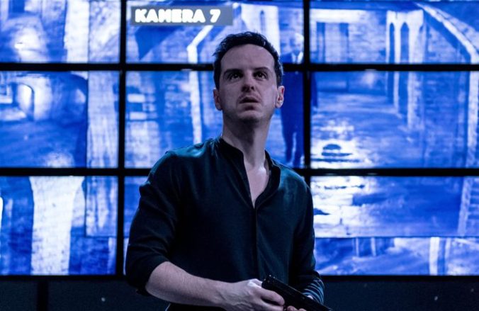 Andrew-Scott-as-Hamlet_3credit-Manuel-Harlan-700x455