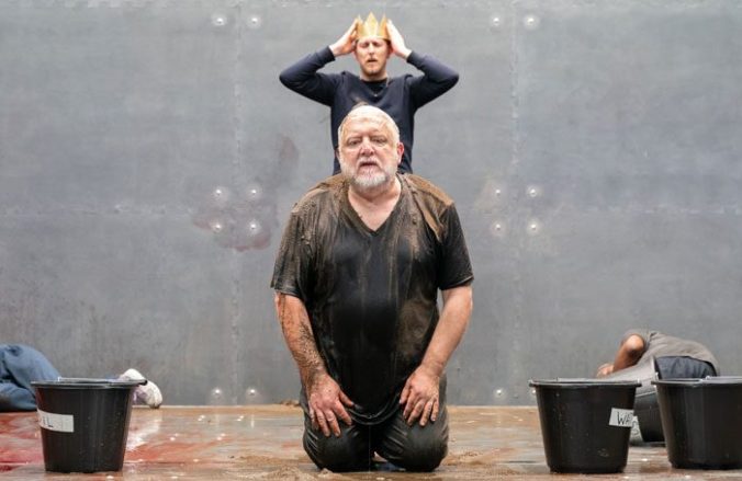 the-tragedy-of-king-richard-the-second.-simon-russell-beale-and-leo-bill.-photo-credit-marc-brenner-101-700x455